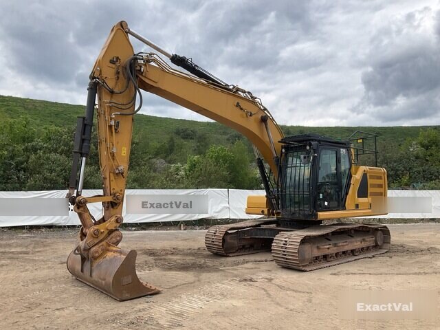 Tracked excavator