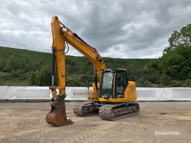 Compact tracked excavator